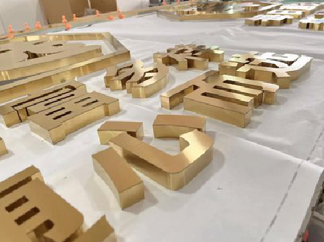 石首拉丝不锈钢字的特点。